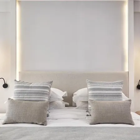 Курортний комплекс Mare Paphos 5*